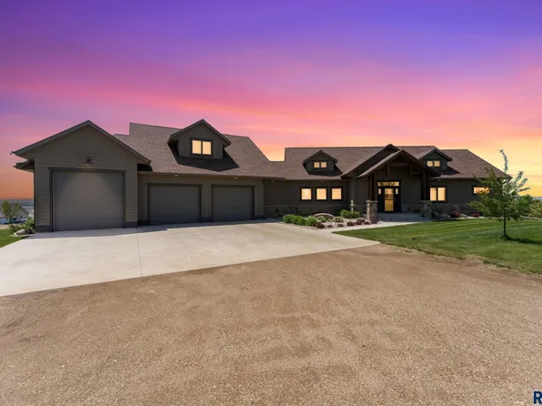 48290 Arrowhead Pl, Canton, SD 57013