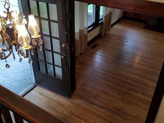 5th image of 403 N Dunn St