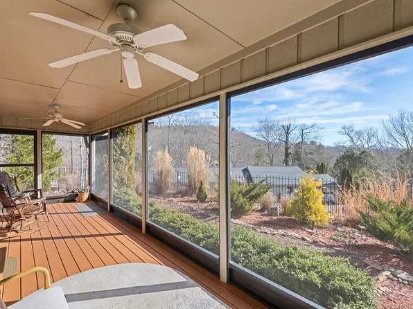 12A Willow View Dr, Franklin, NC 28734