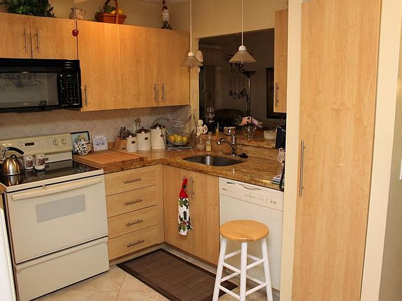 5th image of 9898 Watermill Cir APT C