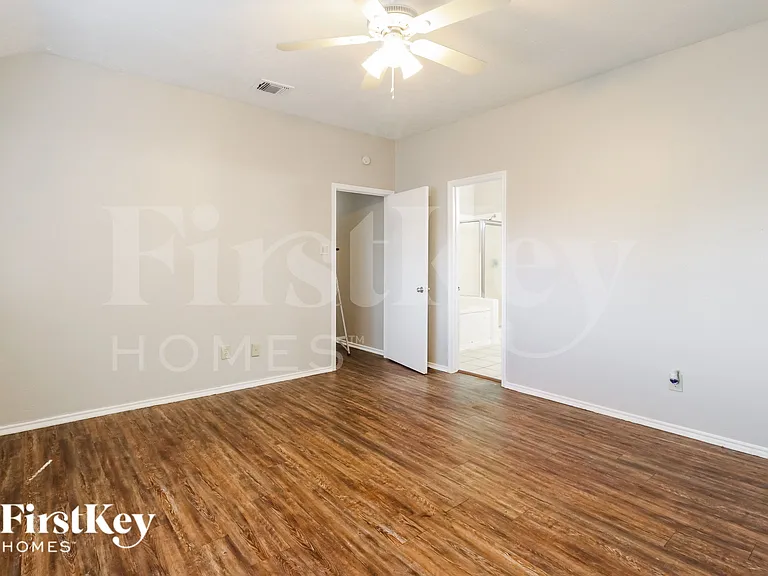 7447 Woodland West Dr — Photo 9
