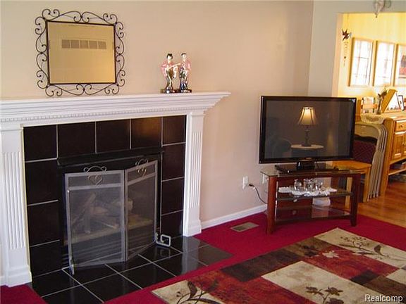 3rd image of 1009 Pine St