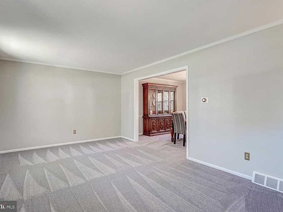 4th image of 447 Spruce Dr