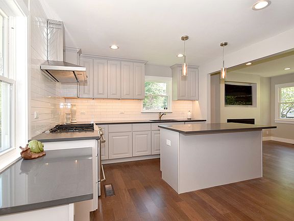 4th image of 146 W Le Moyne Ave