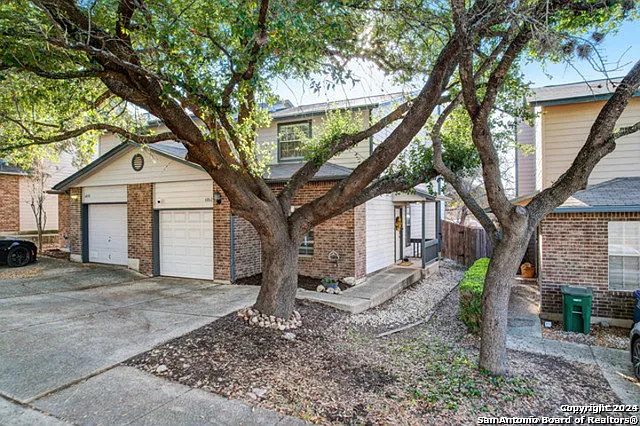 3 bed, 2.5 bath, 1524 sqft, $1,775 — Photo 2