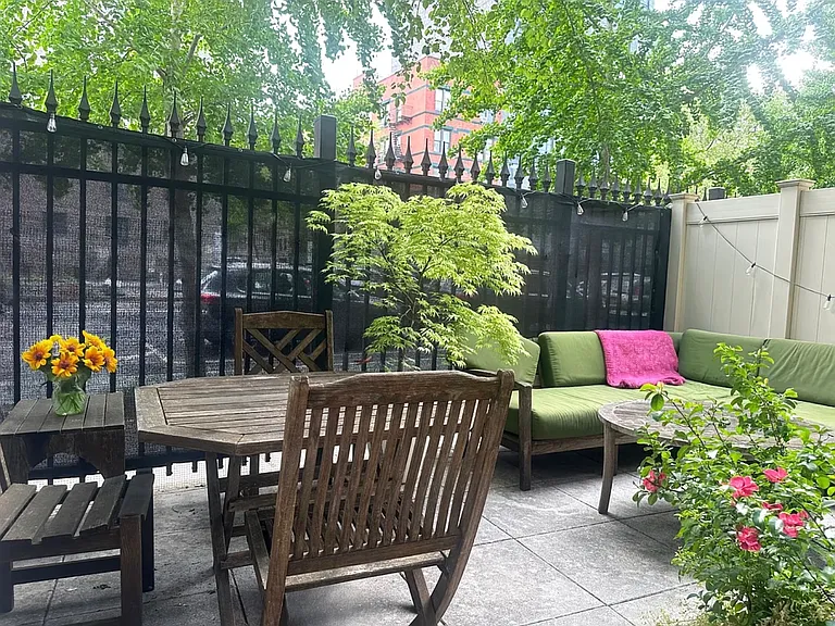 245 E 2nd St #B — Photo 11