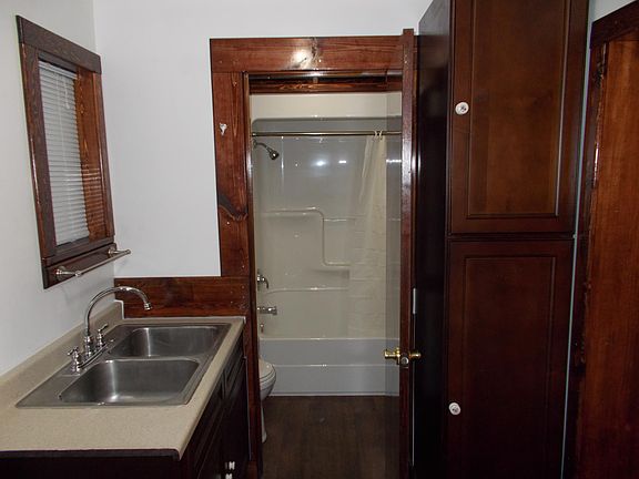 4th image of 423 W Knox Ave