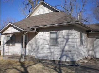 108 SW 11th St, Newton, KS 67114