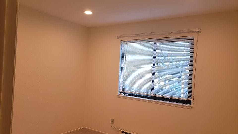 2nd image of 1163-1163 N Abbott Ave