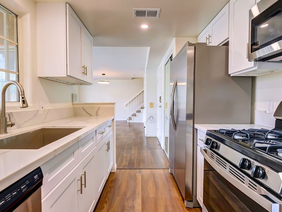 Apartment F: Upgraded Kitchen & Bathrooms