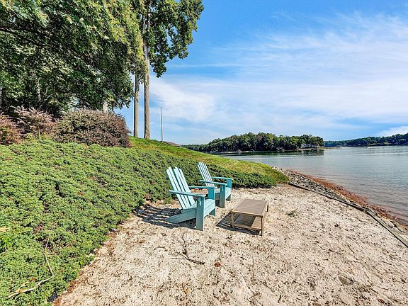 5th image of 320 Hales Point Dr