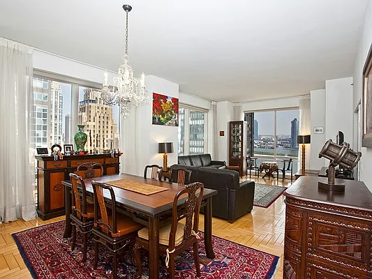 Sold by Sotheby's International Realty | media 2