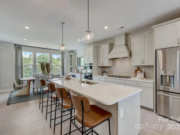 3132 Stelfox St, Charlotte, NC 28262