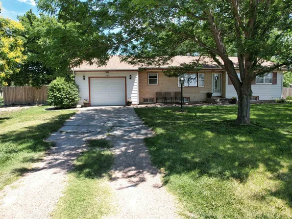 100 Castle Rock St, Quinter, KS 67752