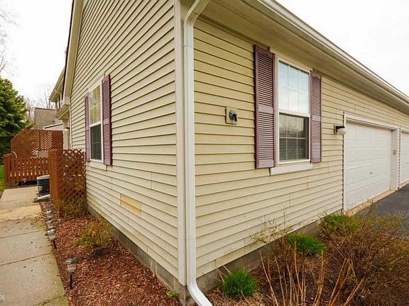 5th image of 206 Barrington Cir #1
