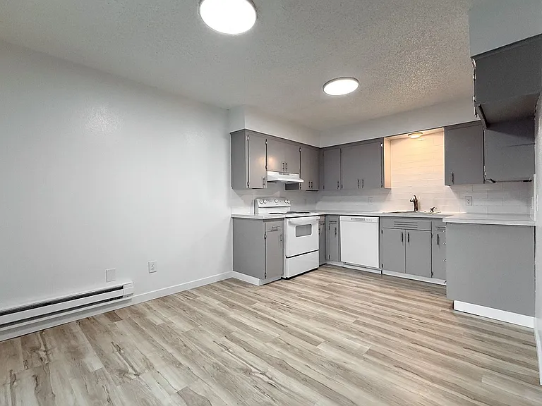 Kathy-Ann Apartments — Photo 58