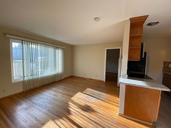 2nd image of 12 Coleman Pl #4