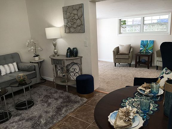 2nd image of 304 Fox Pl