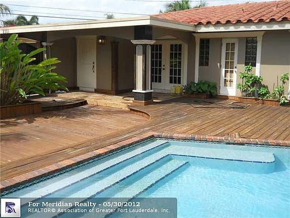 3rd image of 2301 NE 53rd St