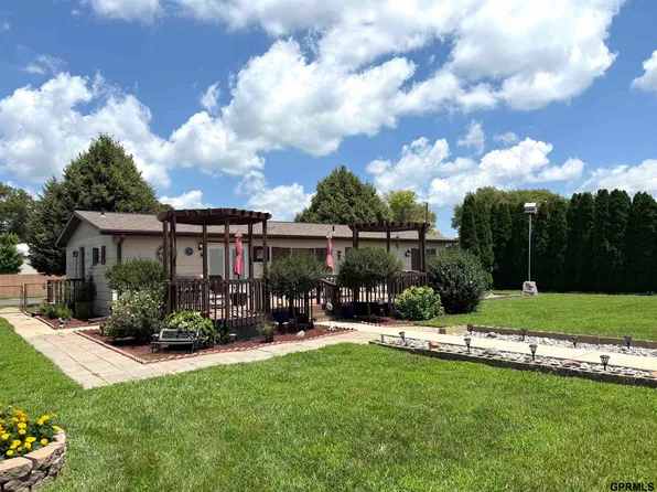 209 E 6th St, Davenport, NE 68335