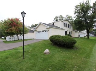 1472 Granada Ave N, Oakdale, MN 55128