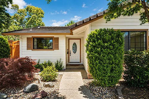 3994 Hampton Way Photo 1