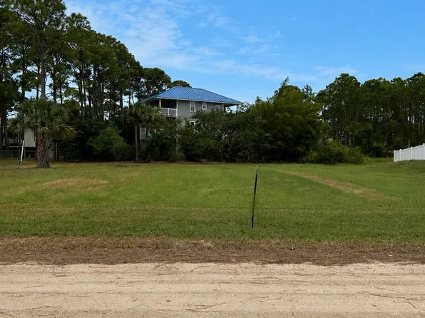 335 Bradford St, Saint George Island, FL 32328