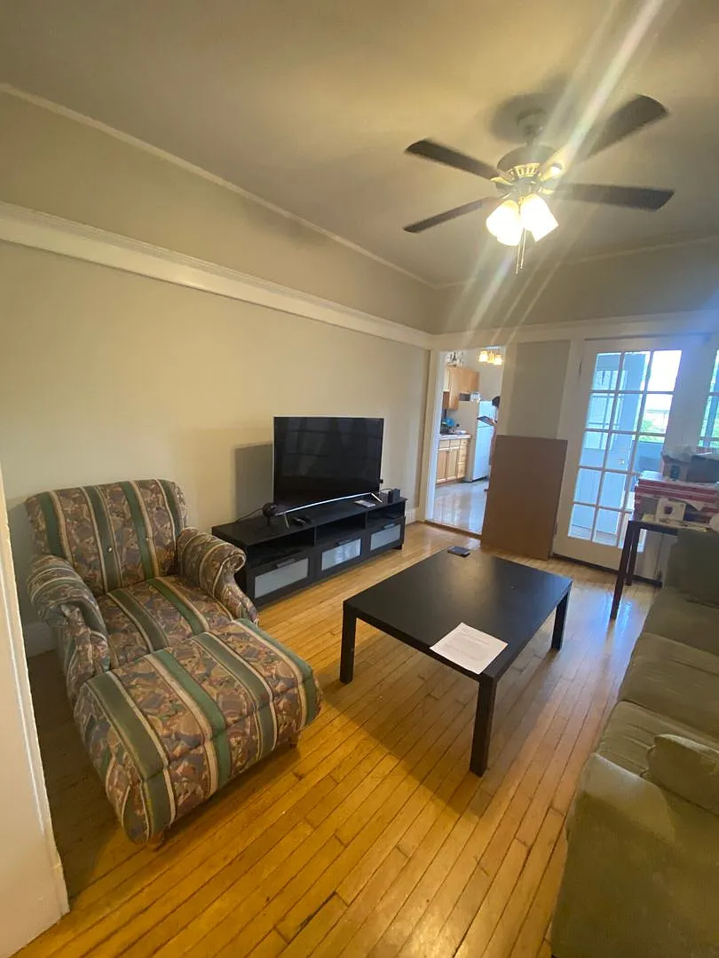 9/1 Spacious 3BR w/balcony, heat included! — Photo 1