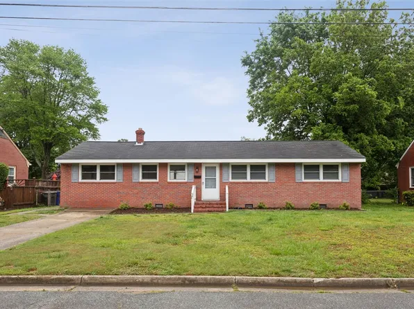 11 Redbud Ln, Newport News, VA 23602