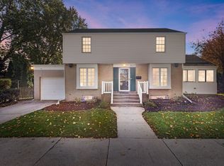 1021 S Seminary Ave, Park Ridge, IL 60068