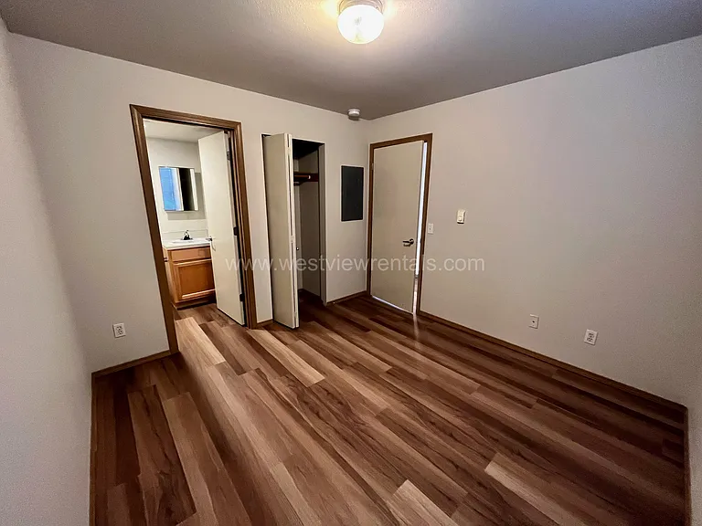 135-139 Prince Ave — Photo 367