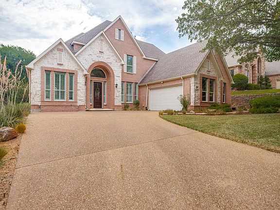 2nd image of 2105 Fairway Vista Dr