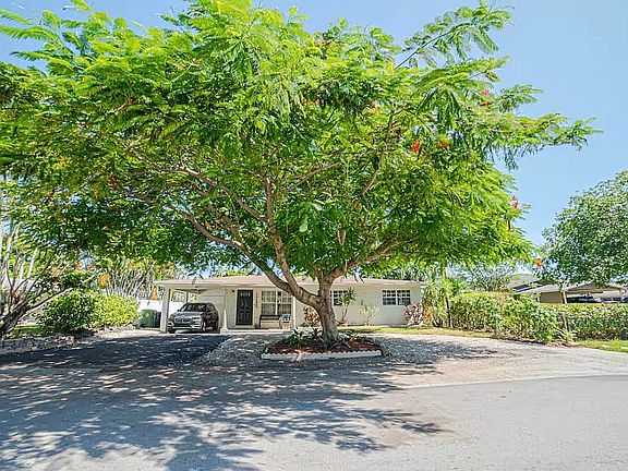 4th image of 1725 SW 30th St