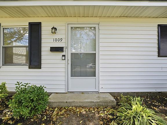 4th image of 1009 Rowe St