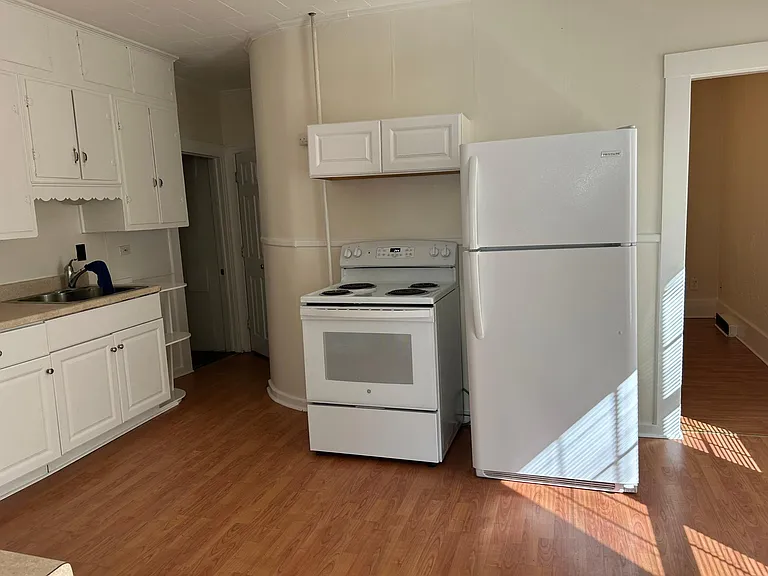 172 Pine St #1 — Photo 3