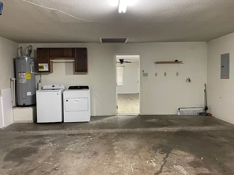 7601 Thompson Pkwy — Photo 15