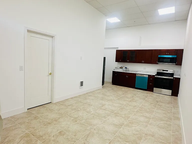 301 Grand Ave #106 — Photo 9