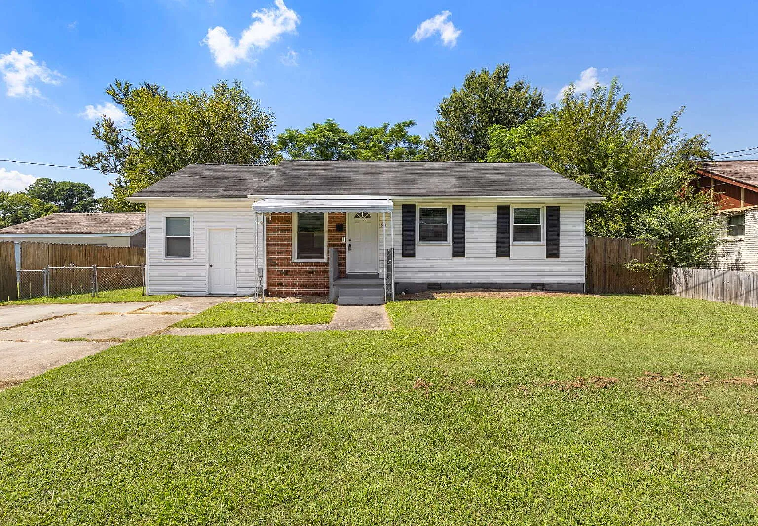 3 bed, 2.0 bath, 1200 sqft, $2,000 — Photo 1