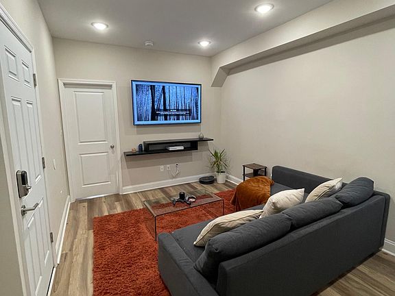 5th image of 3749 N 15th St Floor 2