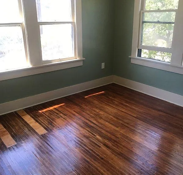 2703 Kenwood Ave — Photo 5