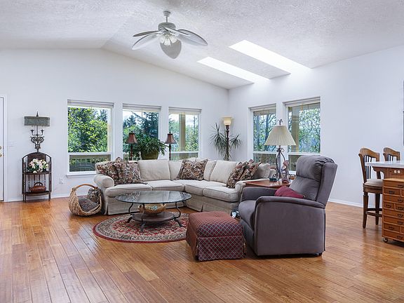 4th image of 5019 NE Voyage Ave