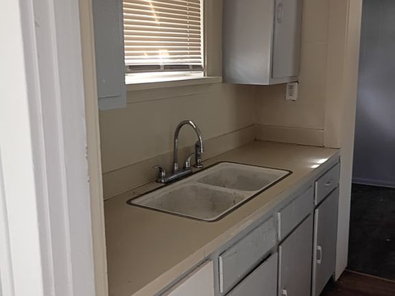 5th image of 222 S 43rd St