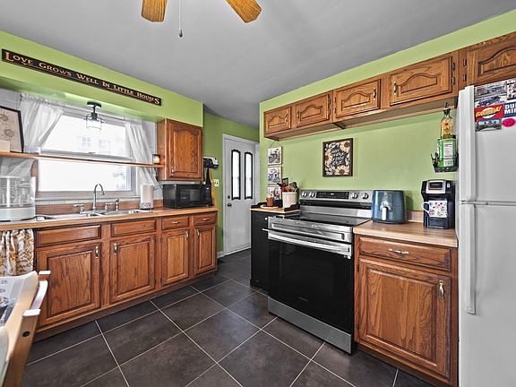5th image of 656 Mayhill Rd
