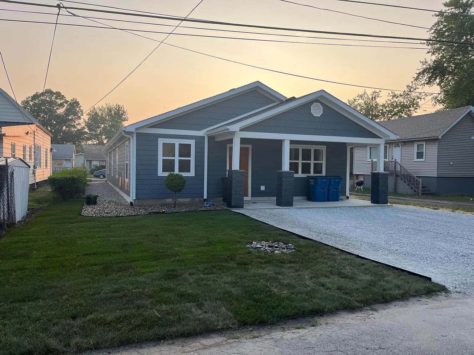 2 bed, 1000 sqft, $1,300 — Photo 1