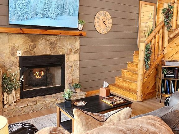 3rd image of 1644 Little Cabin Loop