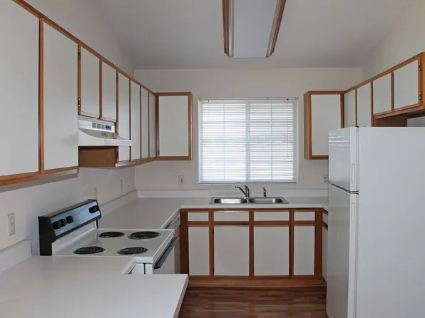 Dupont Drive Apartments, 1924 Dupont Dr #1936-7, Janesville, WI 53546