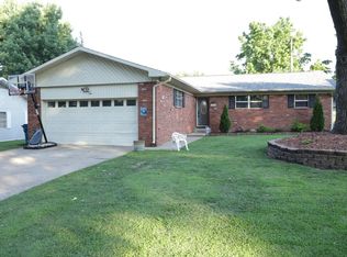1009 Skyline Dr, Neosho, MO 64850