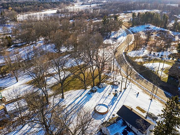 4th image of 4035 Metamora Ridge Rd