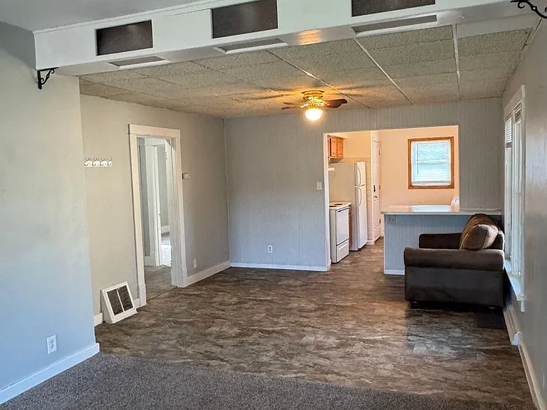 1231 W College Ave — Photo 2