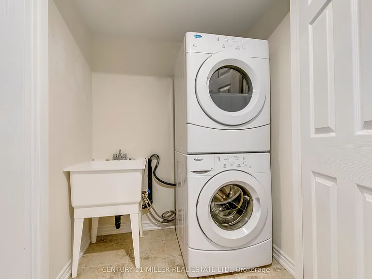 2435 Greenwich Dr #24 — Photo 31